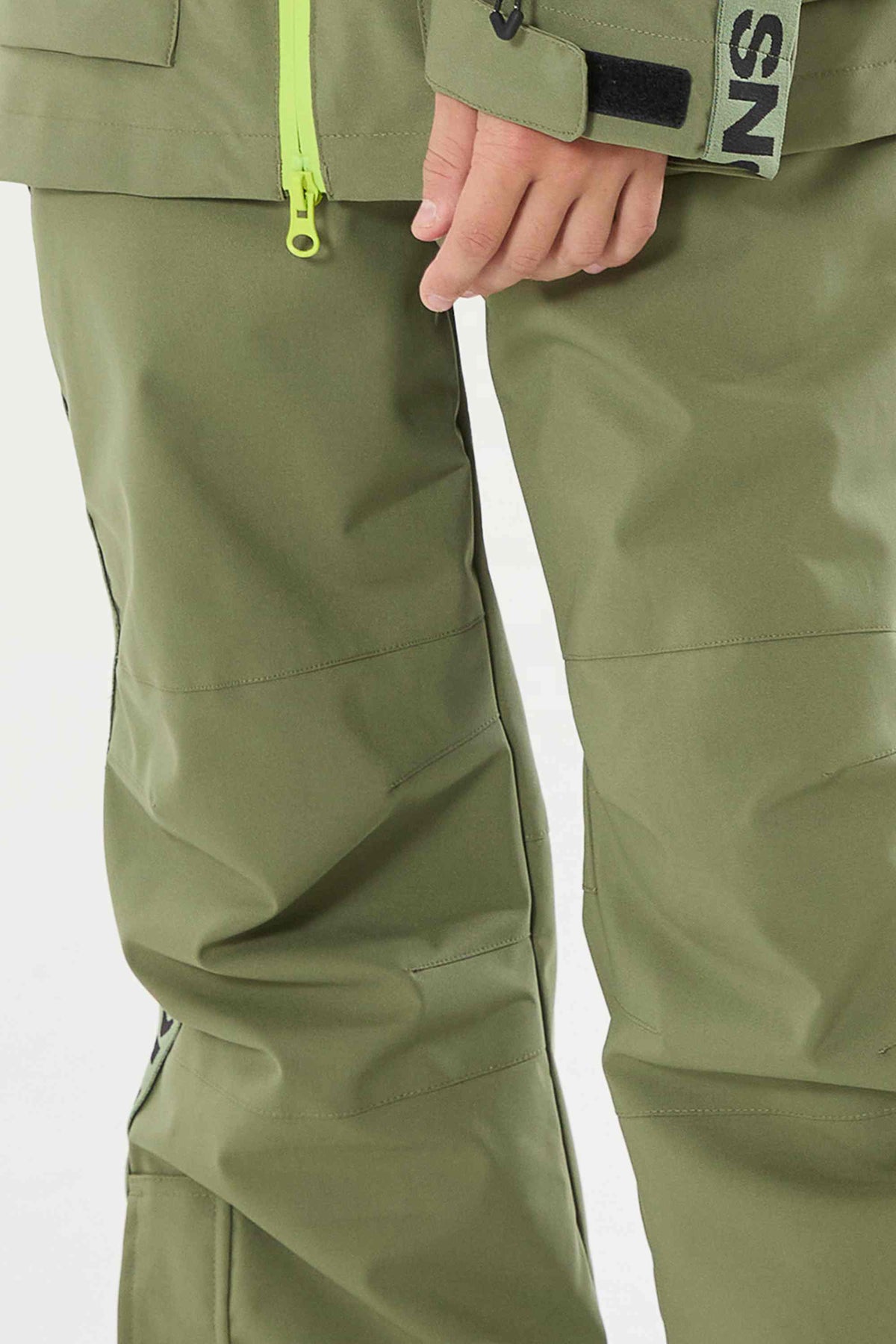 Kinder-Armeegrüne ausgestellte Schneehose mit verstellbaren Trägern