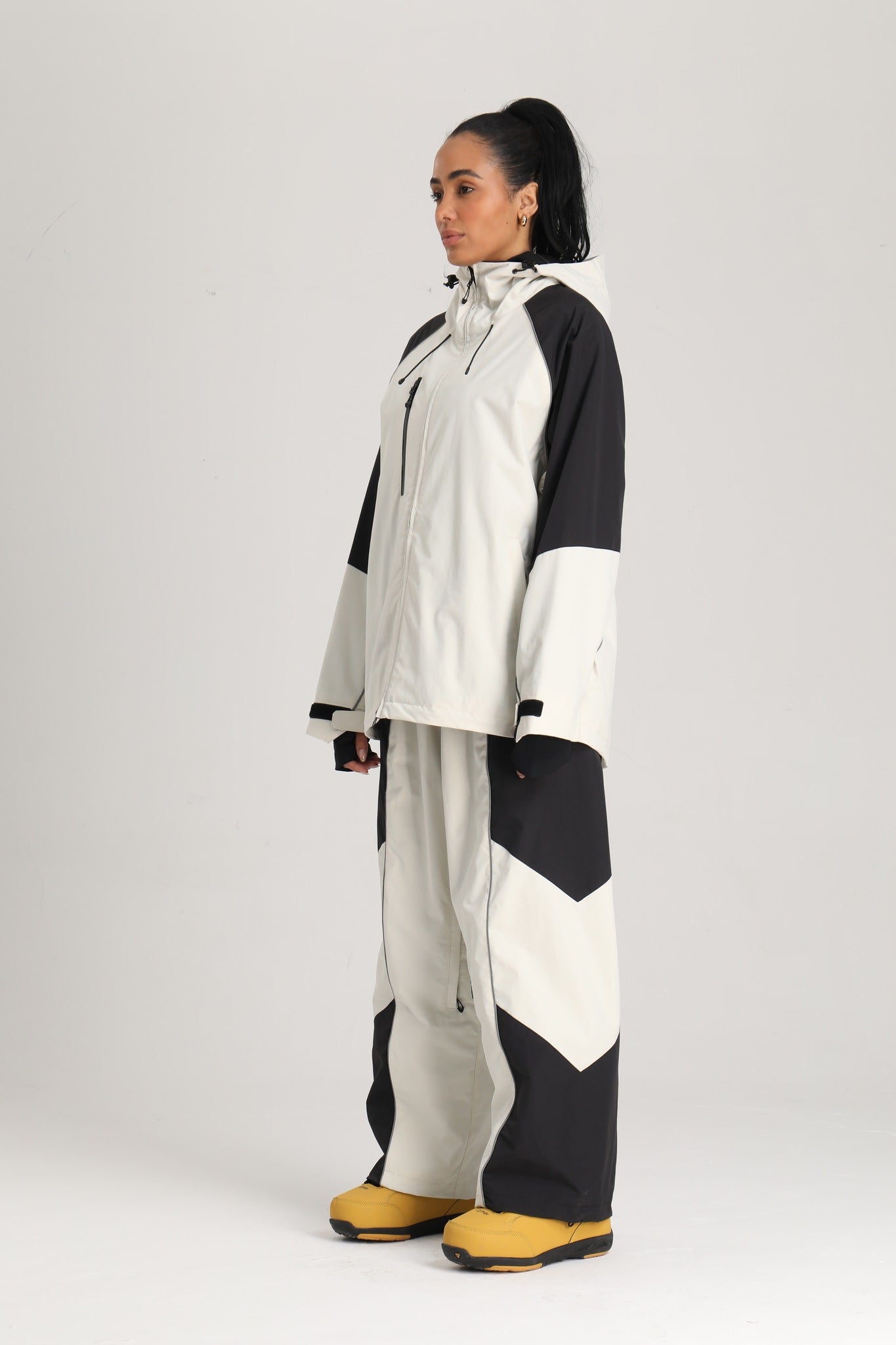 Women's Off White Color Block Reflective Baggy Insulated Snow Jacket