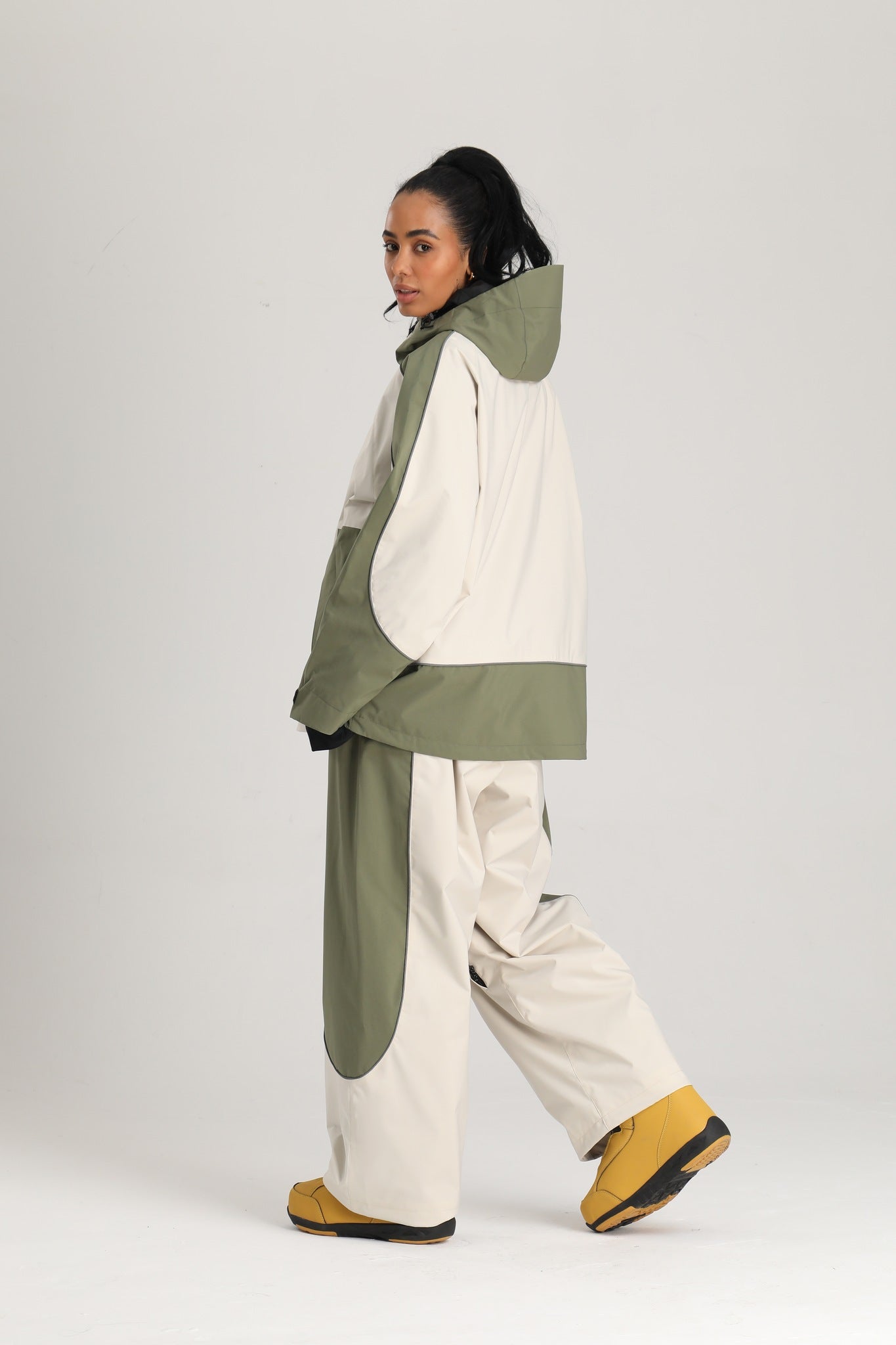 Women's Off White & Sage Color Block Reflective Retro Baggy Snow Jacket