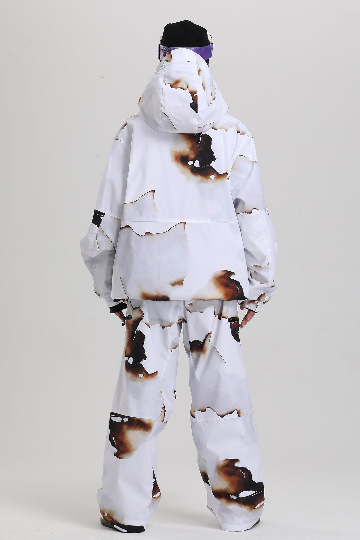 Burnt Edge-GS-UJK2699-991-W-2.jpg
