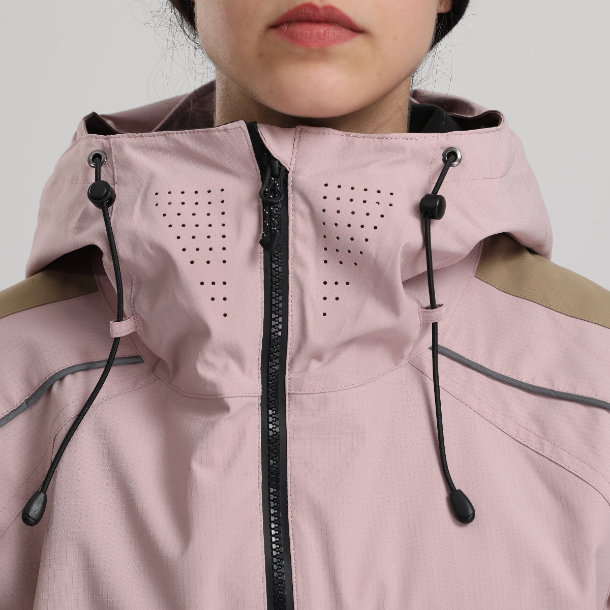 Laser-Cut Collar Ventilation

