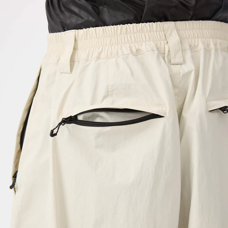 Zippered Back Pockets
