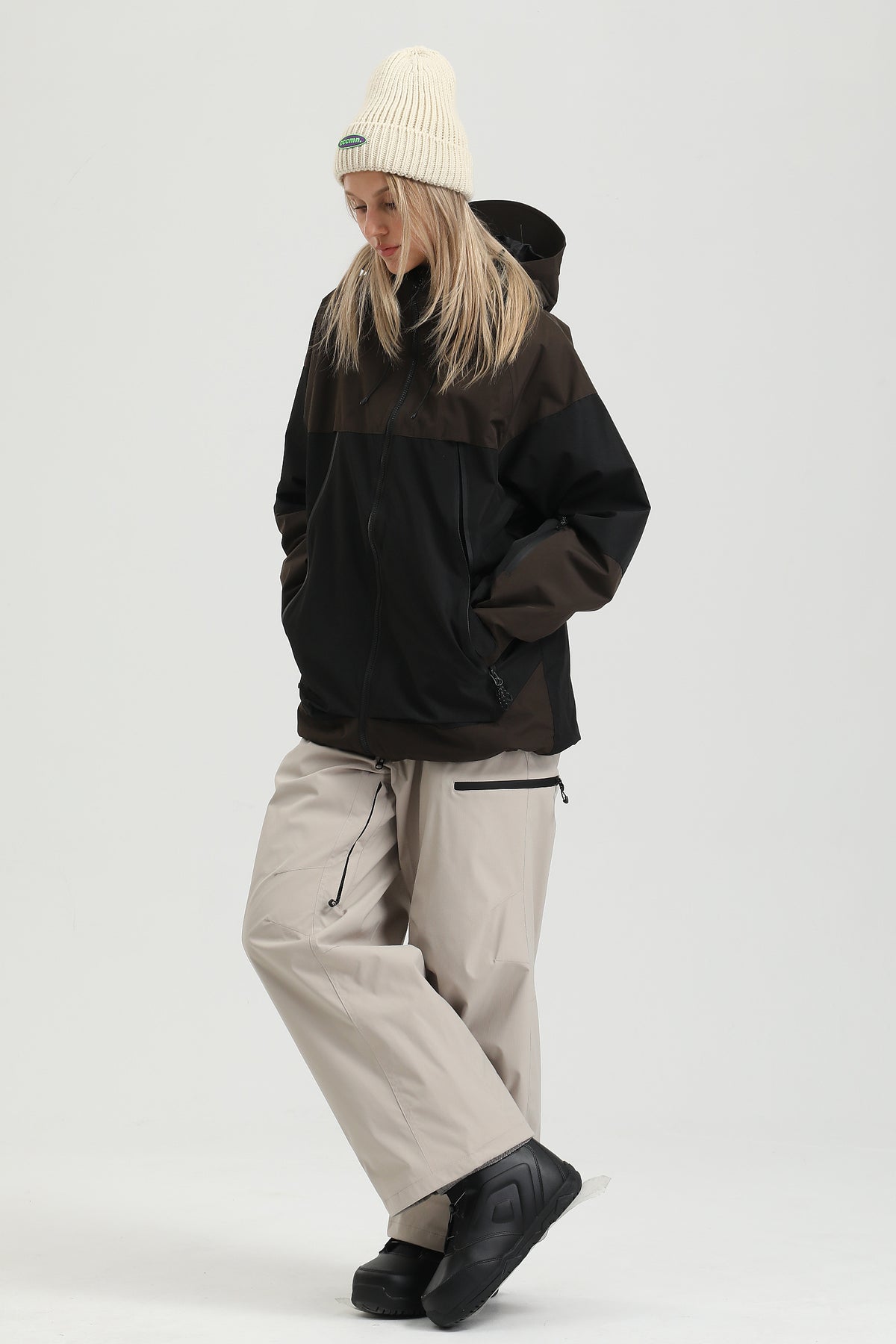 Women's Off White Performance Fabric Urban Outdoor Baggy Snow Pants