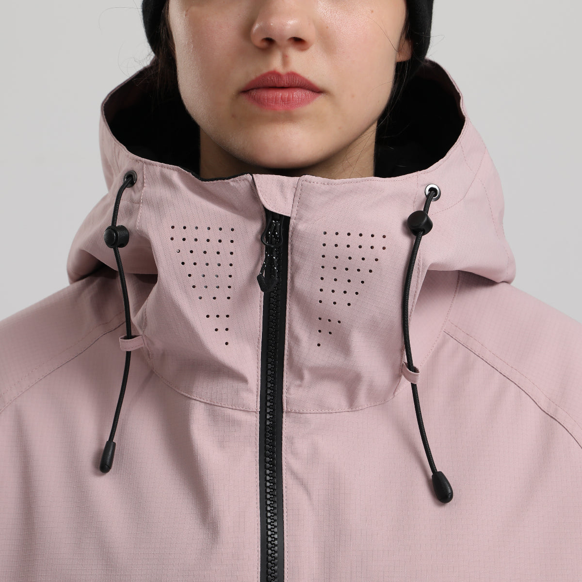 Laser-Cut Collar Ventilation
