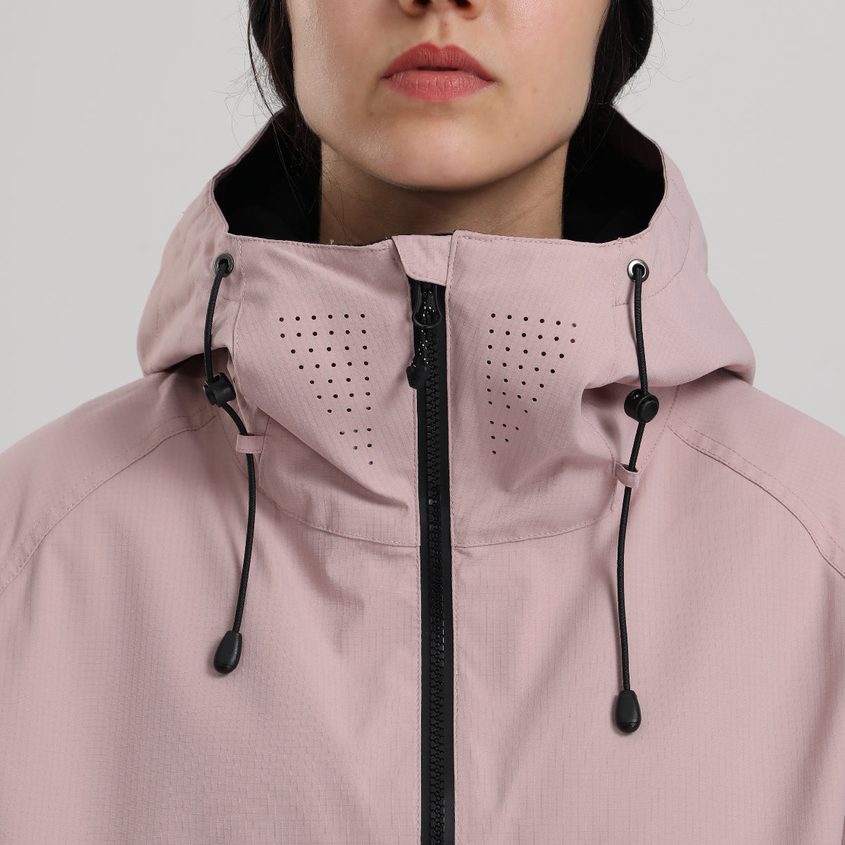 Laser-Cut Collar Ventilation
